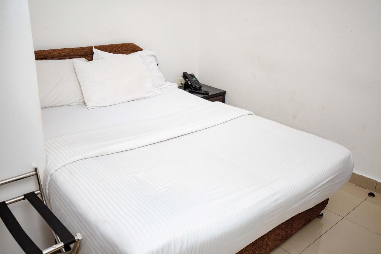 Hotel Everest Rd Congo Kinshasa Eksteriør billede