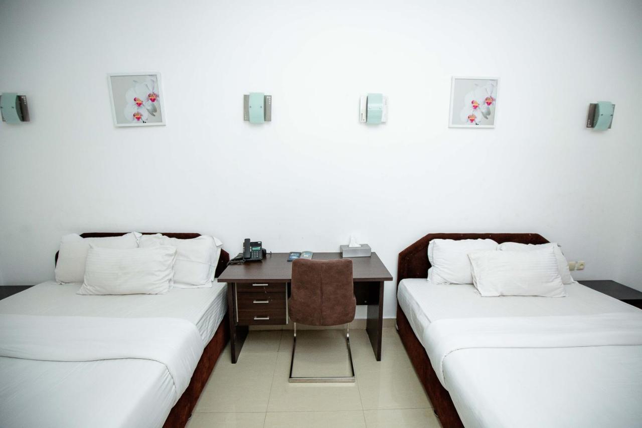Hotel Everest Rd Congo Kinshasa Eksteriør billede