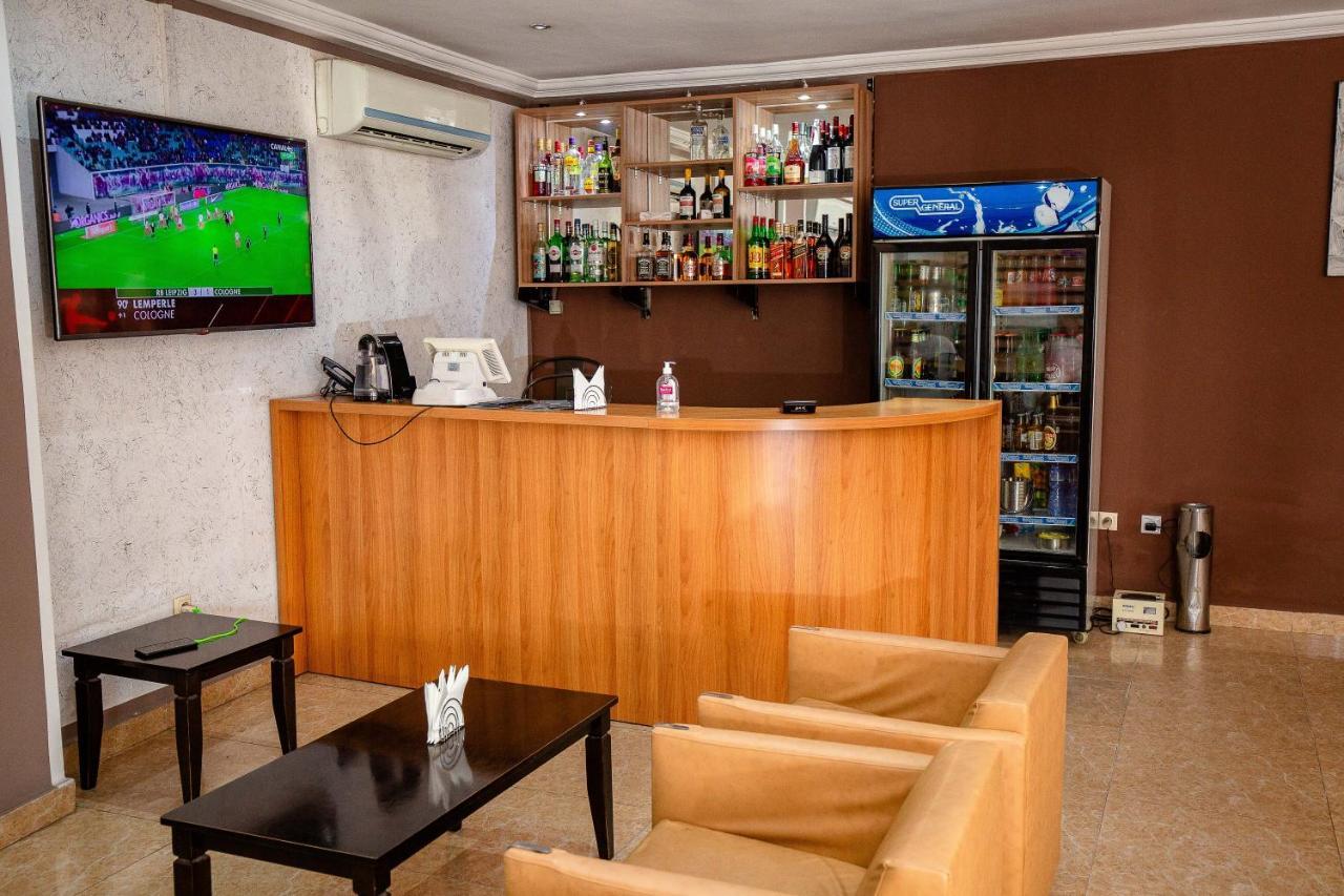 Hotel Everest Rd Congo Kinshasa Eksteriør billede