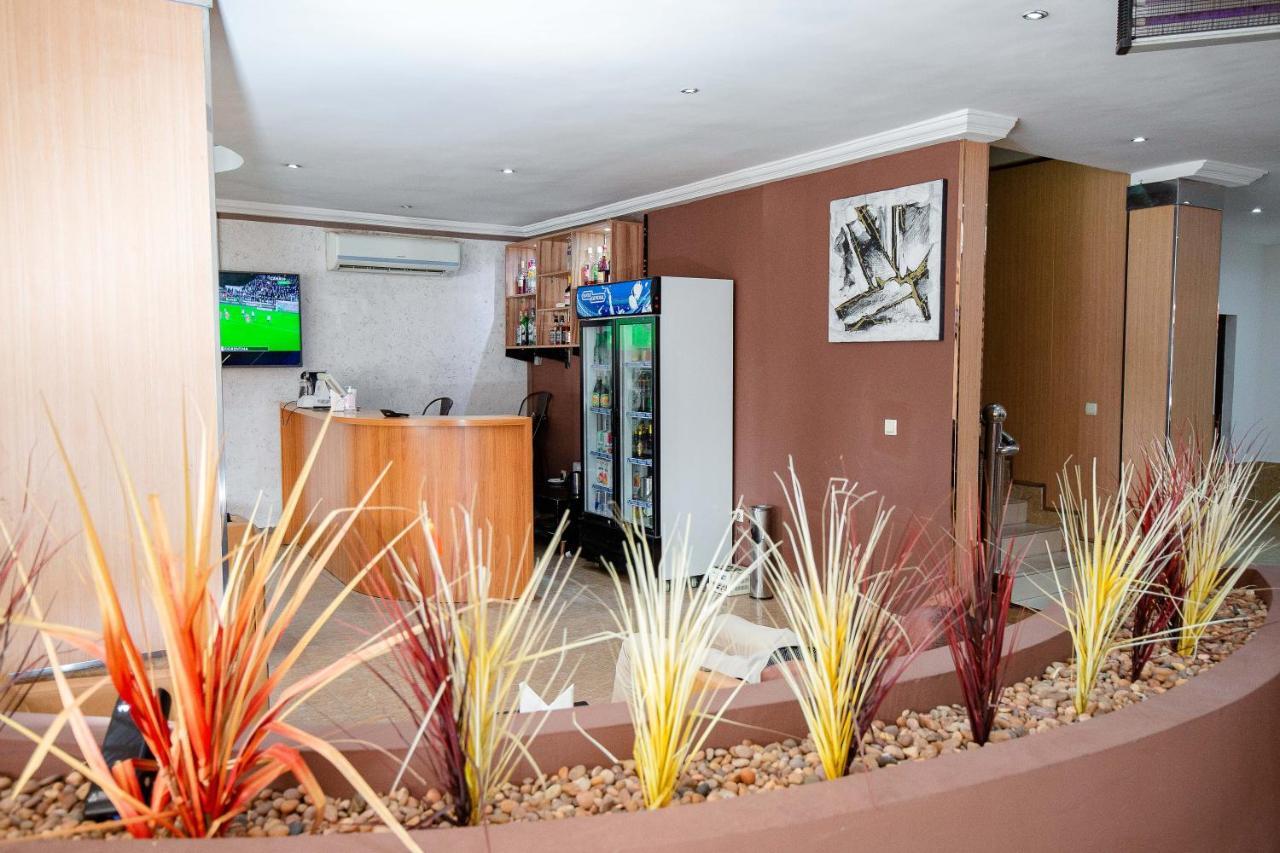 Hotel Everest Rd Congo Kinshasa Eksteriør billede