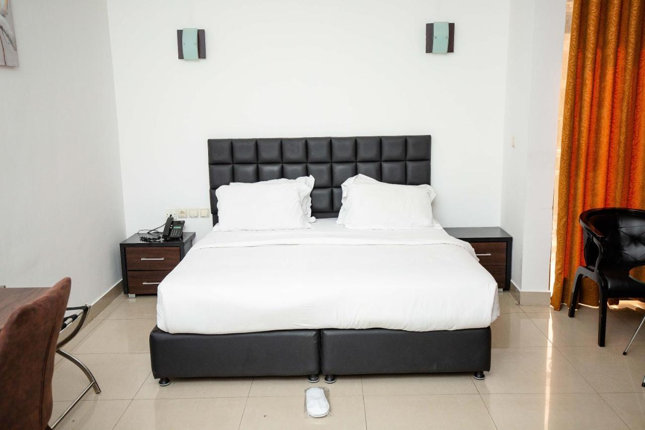 Hotel Everest Rd Congo Kinshasa Eksteriør billede