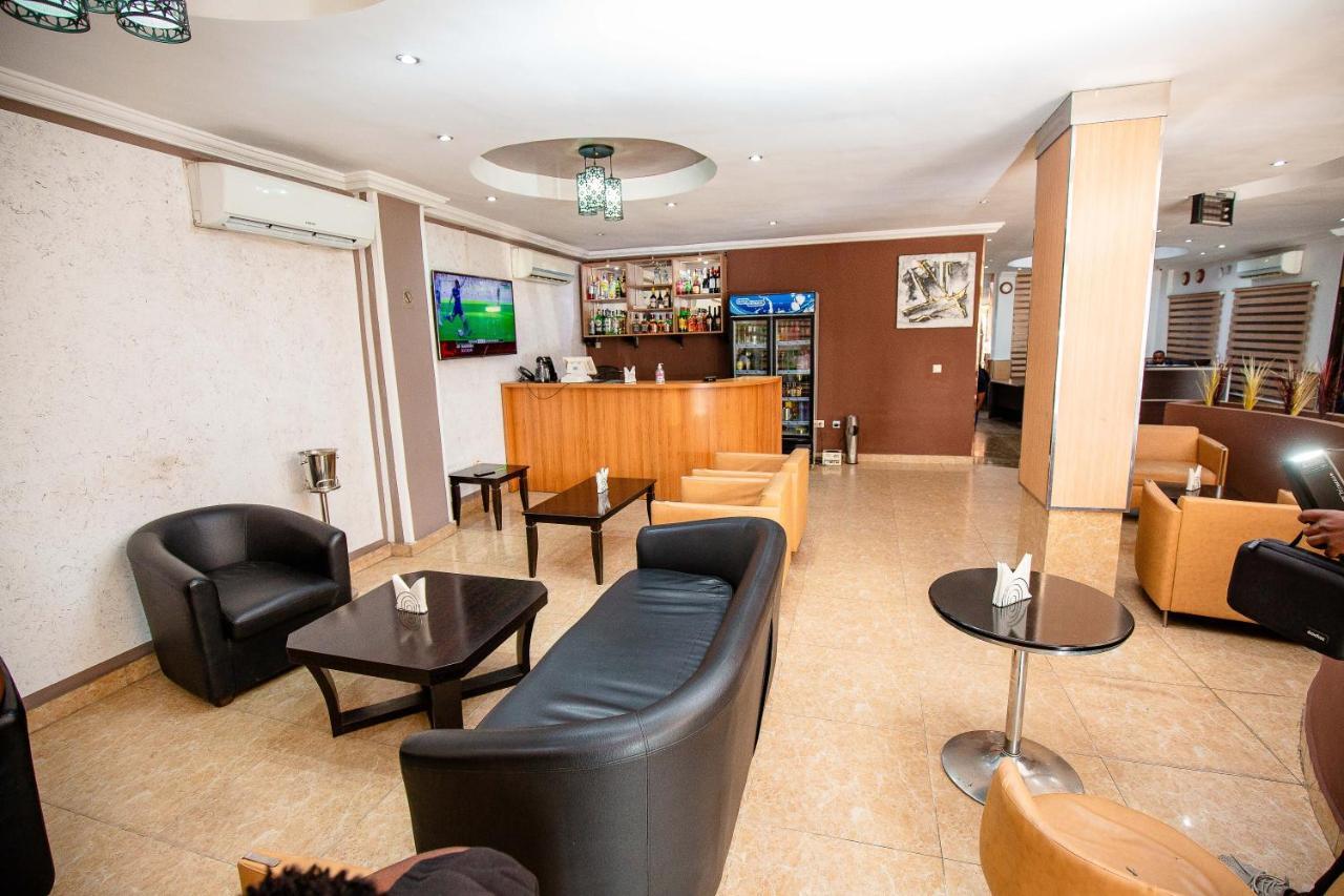 Hotel Everest Rd Congo Kinshasa Eksteriør billede