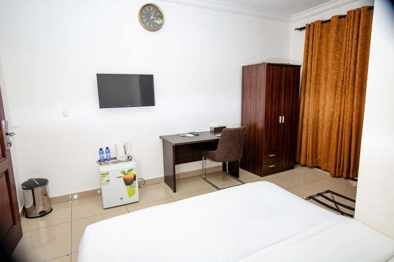 Hotel Everest Rd Congo Kinshasa Eksteriør billede